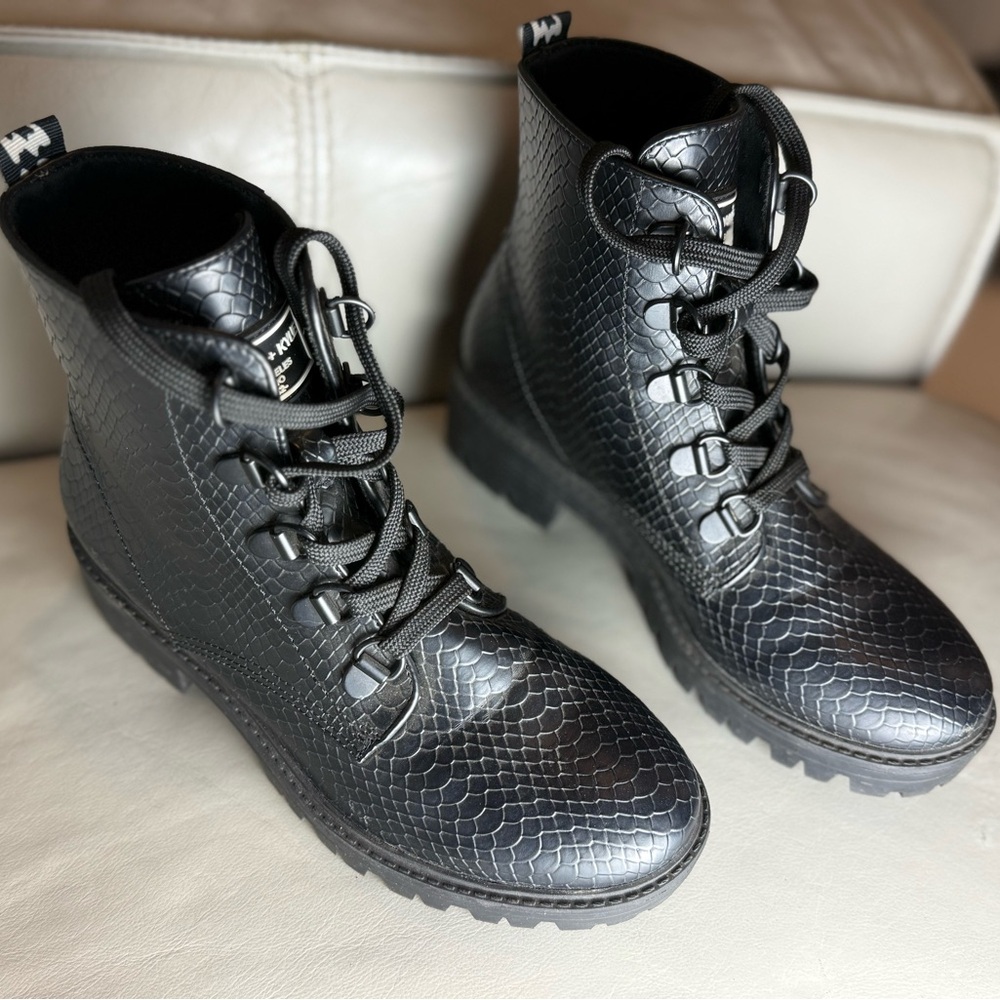 Black Textured Lace-Up Kendall + Kylie size 6-6.5